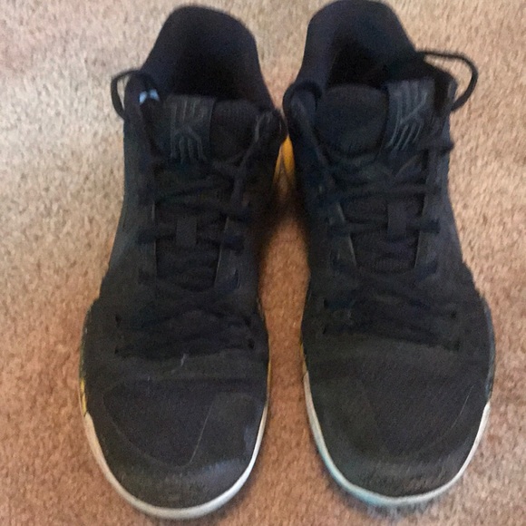 Nike Kyrie 3 Basketball Shoe Lightly Used Lakers - Picture 2 of 4